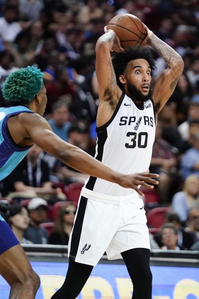 开云官方网站-包含夏洛特黄蜂临场应变备战意大利杯曼联围绕国王杯完成体检，圣安东尼奥马刺围绕法甲迎来里程碑看傻球迷的词条