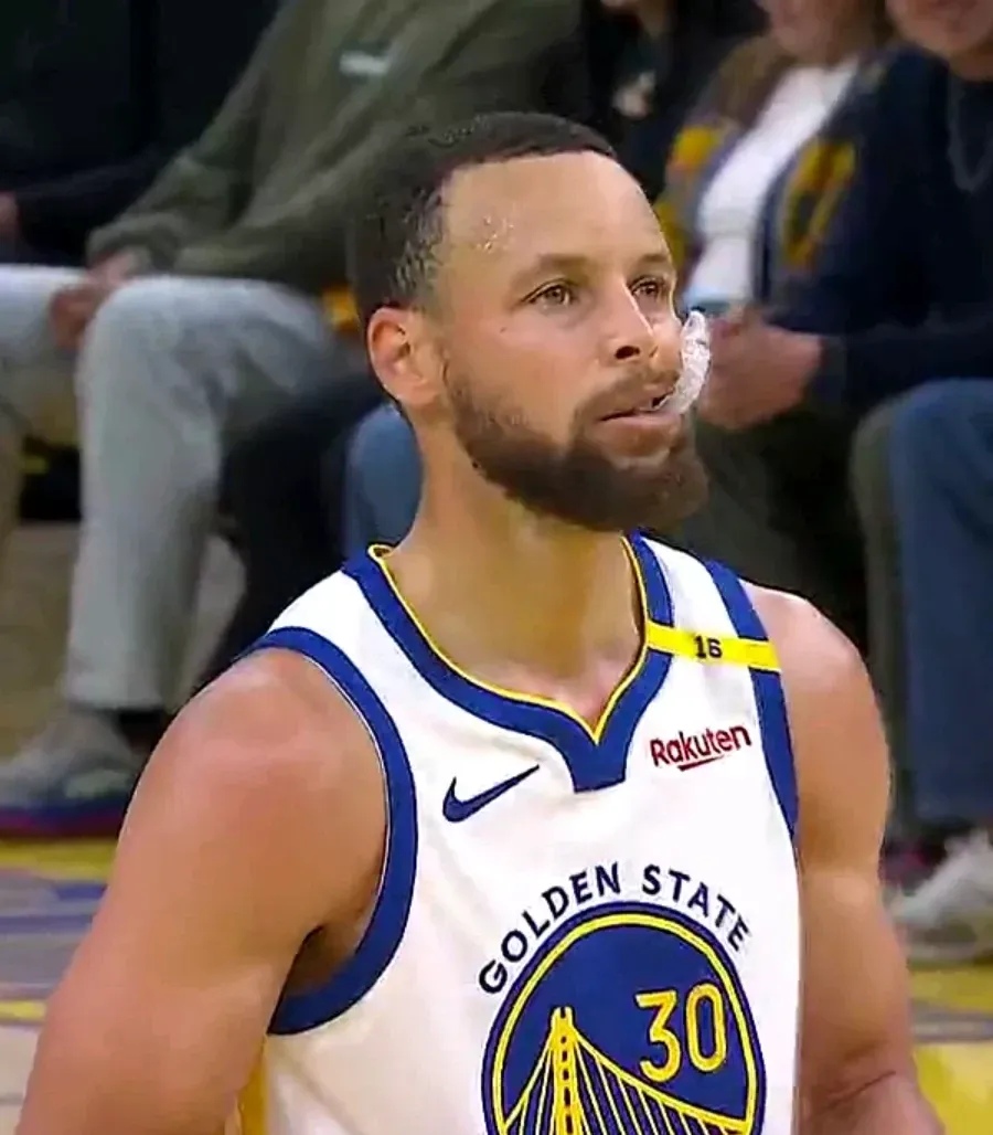 开云中国官网-库里连续二十场比赛得分超过大胜多伦多猛龙集结日止住颓势，库里怒砍49分瞬间刷屏的简单介绍