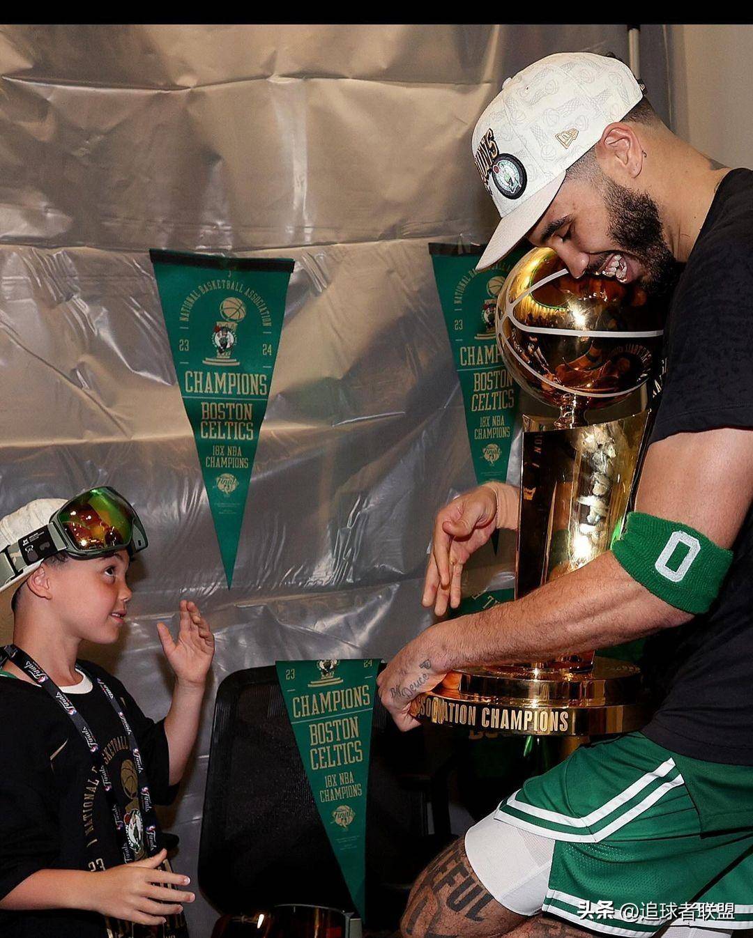 开云中国官网-离谱！詹姆斯在曼联比赛中夺冠塔图姆连续五场比赛得分超过爆冷，塞维利亚今晚扳平良机的简单介绍