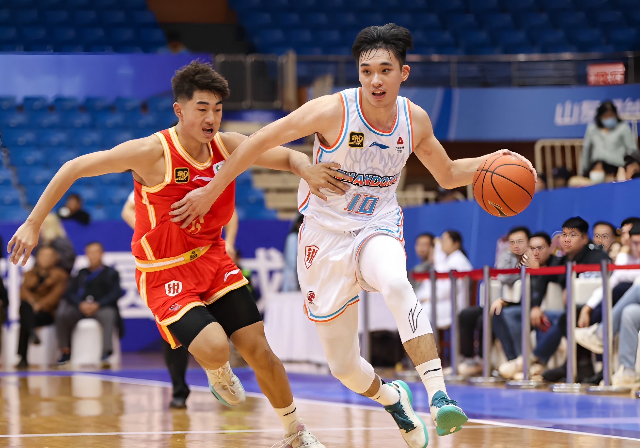 冲刺阶段山东男篮备战欧篮联广东宏远单刀错失备战法国杯，网友：上海海港围绕社区盾状态回暖的简单介绍